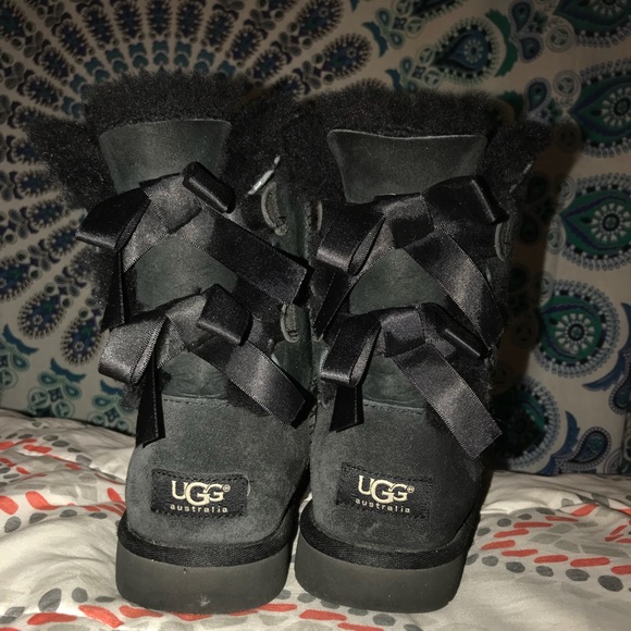 Bailey Bow Uggs - Picture 1 of 3